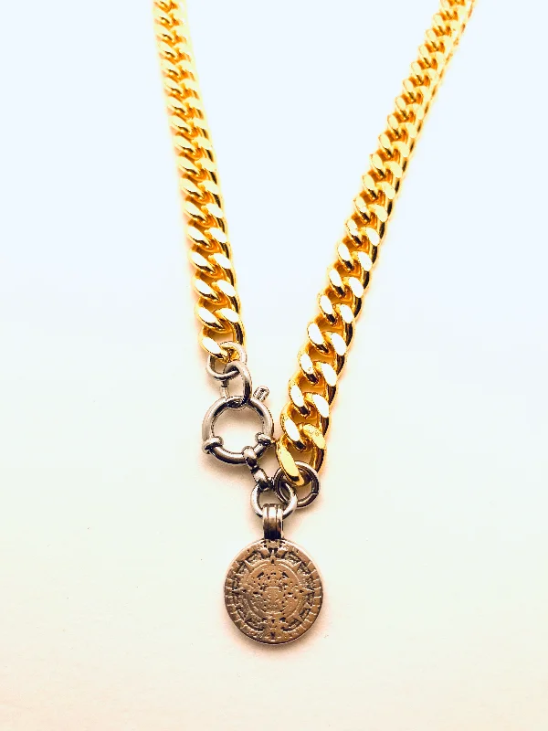 Ladies engraved bar necklaces-Gold Coin Chain Necklace