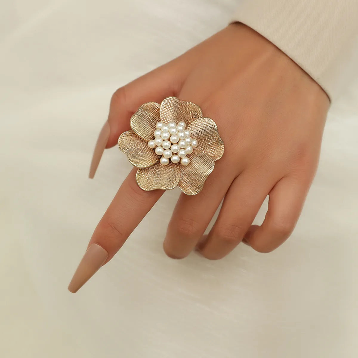 Ladies cluster rings-Exaggerated Sweet Flower Alloy Inlay Pearl Women'S Rings