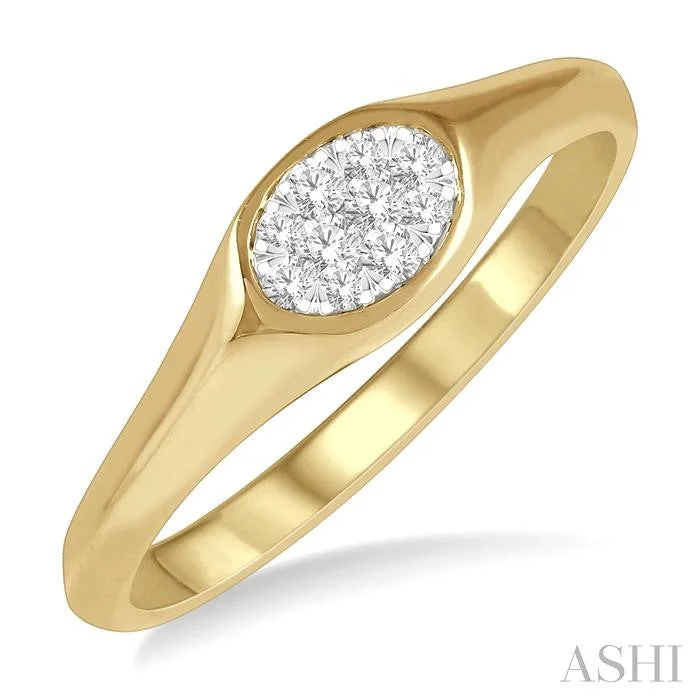 Ladies elegant rings-OVAL SHAPE EAST-WEST LOVEBRIGHT ESSENTIAL DIAMOND SIGNET RING