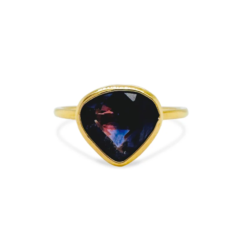 Ladies engraved rings-Blue Sapphire Tabiz Shape Ring In 18K Yellow Gold