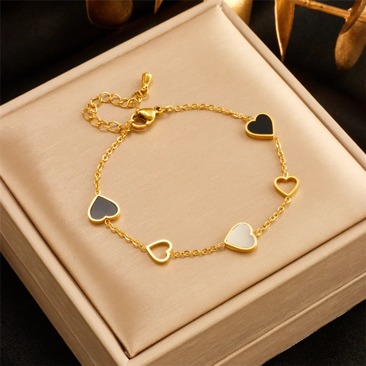 Ladies boho bracelets-Korean Style Heart Shape Titanium Steel Plating 18k Gold Plated Bracelets